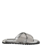 Silverfärgade strassutsmyckade lädersandaletter