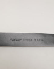 Svart kalvskinnshud med spänne i silver och nitar