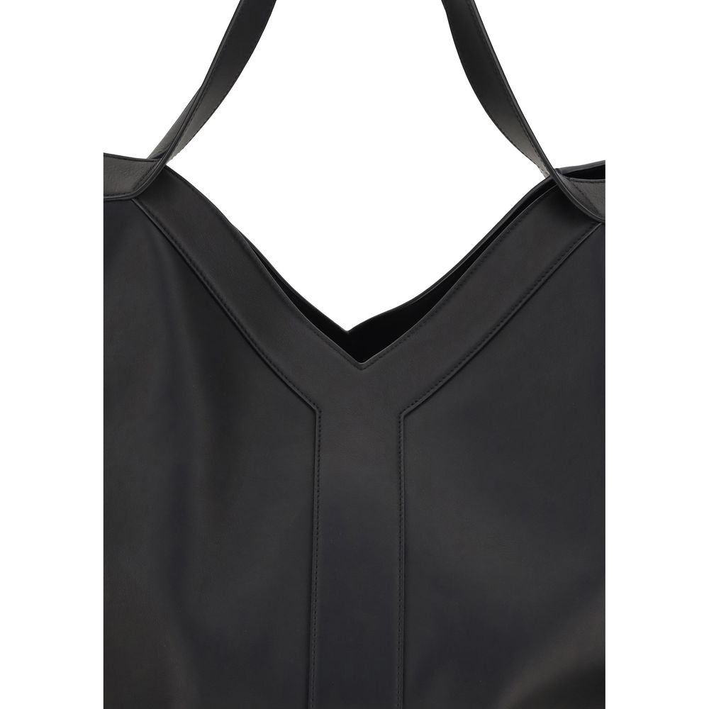 Axelremsväska i svart kalvskinn, Bos Taurus