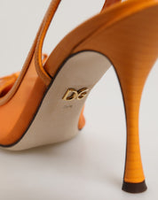 Orangea slingback-klackar i lädermesh med spetsig tå