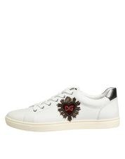 Dolce & Gabbana vita låga sneakers i läder med hjärtutsmyckning