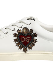 Dolce & Gabbana vita låga sneakers i läder med hjärtutsmyckning