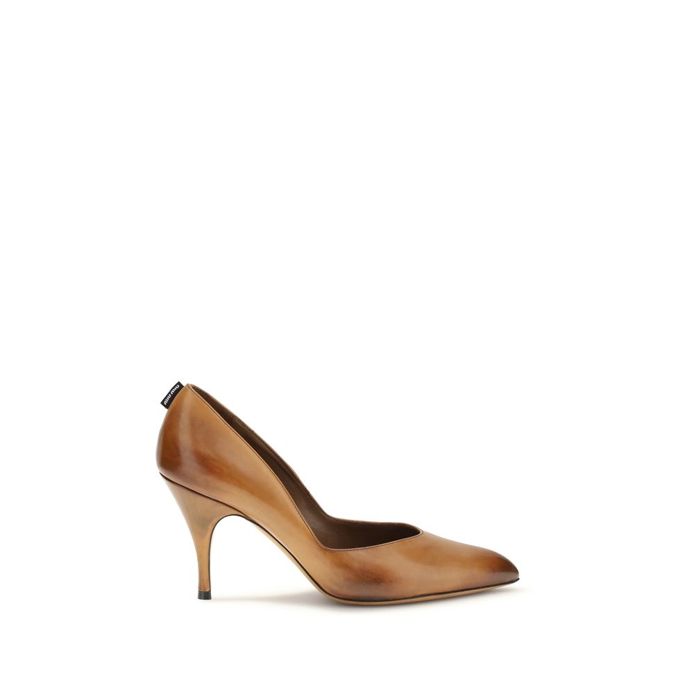 Beige pumps i kalvskinn med hög klack och märkesdesign