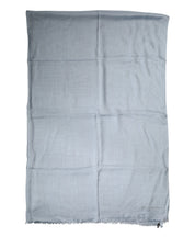 Ljusblå stickad sjal i kashmir med logotypdetaljer