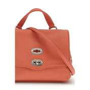 Röd axelväska i kalvskinn med kontrasterande metallnitar - Zanellato