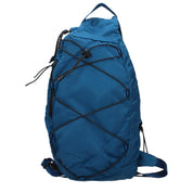 CP Company blå tygaxelväska med logotyp