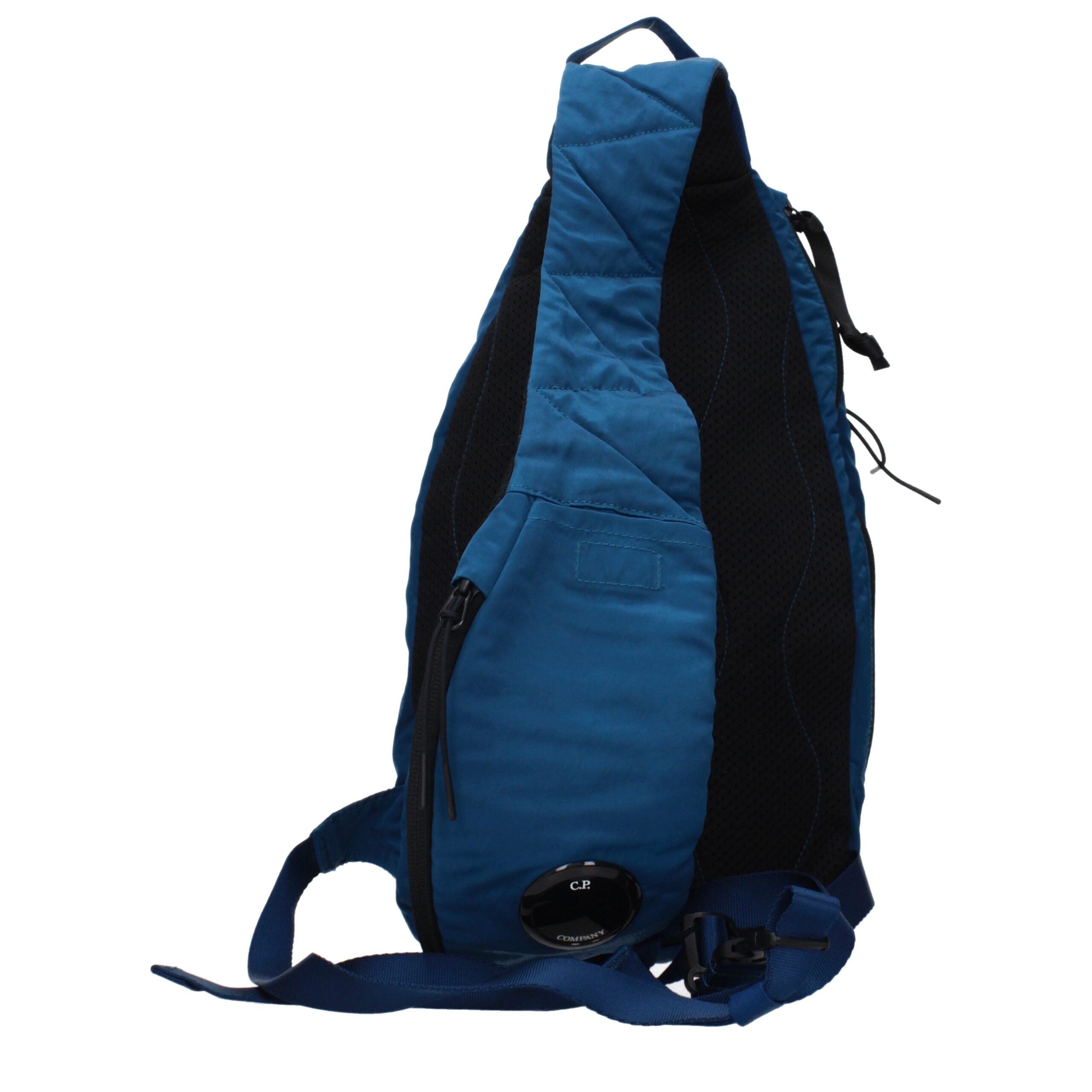 CP Company blå tygaxelväska med logotyp