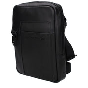 Svart axelväska i läder med logotyp framtill