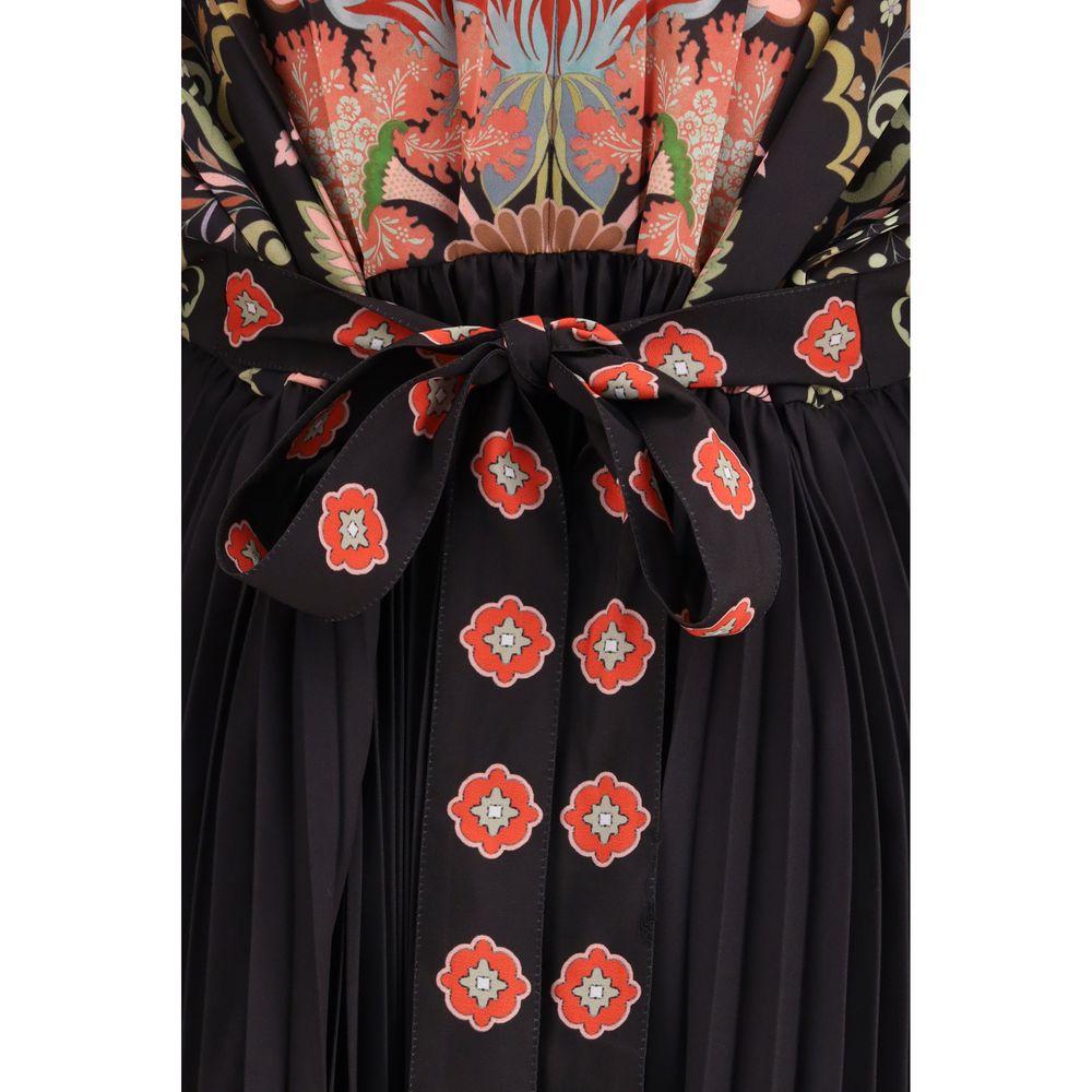 Flerfärgad plisserad klänning i polyester